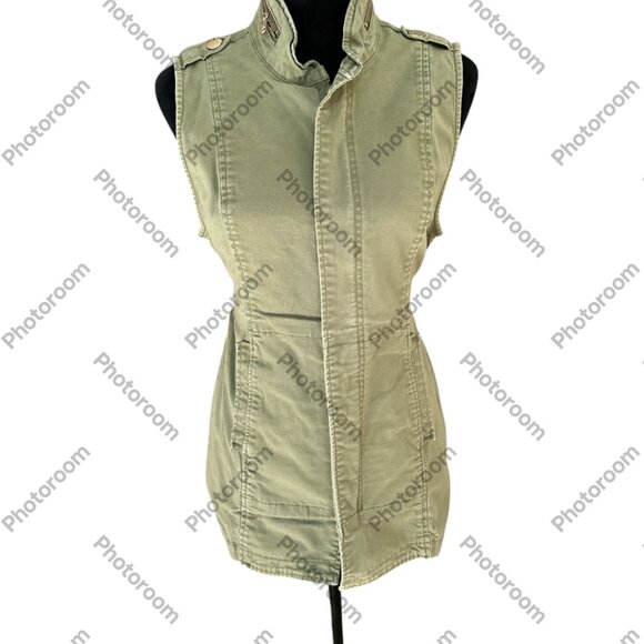 🧡2/$10 EUC CABI Green Sleeveless Zip Up Vest Top W Gold Accents. Chest 18" - Picture 5 of 6